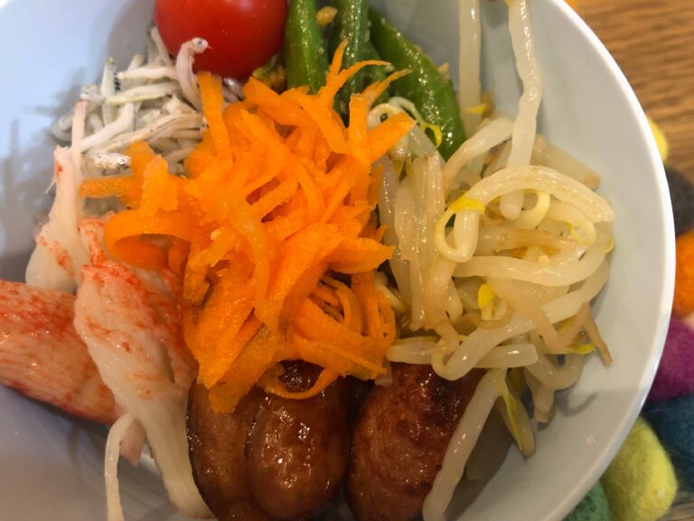 お昼ごはんのマンネリ防止！「だけだけ乗っけ丼」でお昼を楽しく！子どもとクッキング