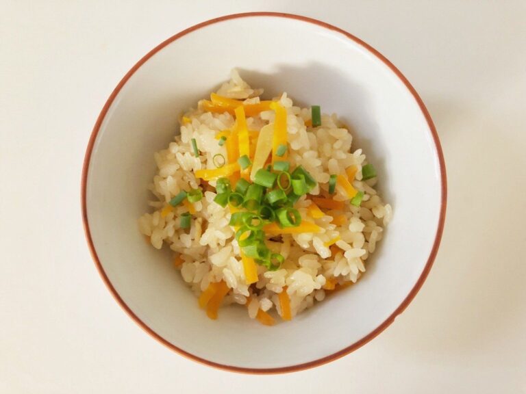 力尽きた日は炊飯器＋めんつゆに頼りましょ！栄養バッチリ「簡単人参の炊き込みご飯」