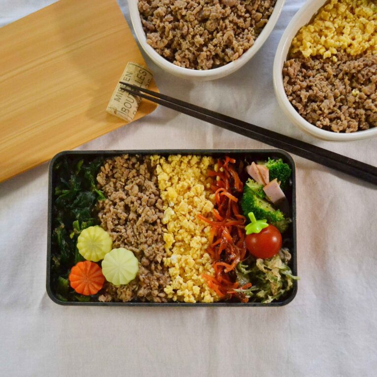 子どもたちのお昼ごはんにぴったり！のっけるだけで簡単おいしい丼物弁当５選