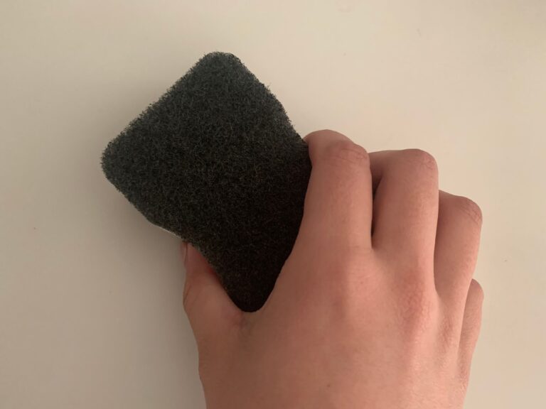 【セリア】3個100円でも侮れない！毎日使ってもヘタりにくいコスパ最強の「手にフィットするスポンジ」