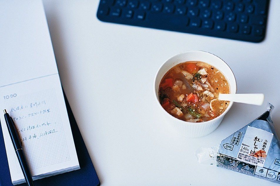 忙しいのに太る人vs忙しくて太らない人！プロが昼の過ごし方をアドバイス