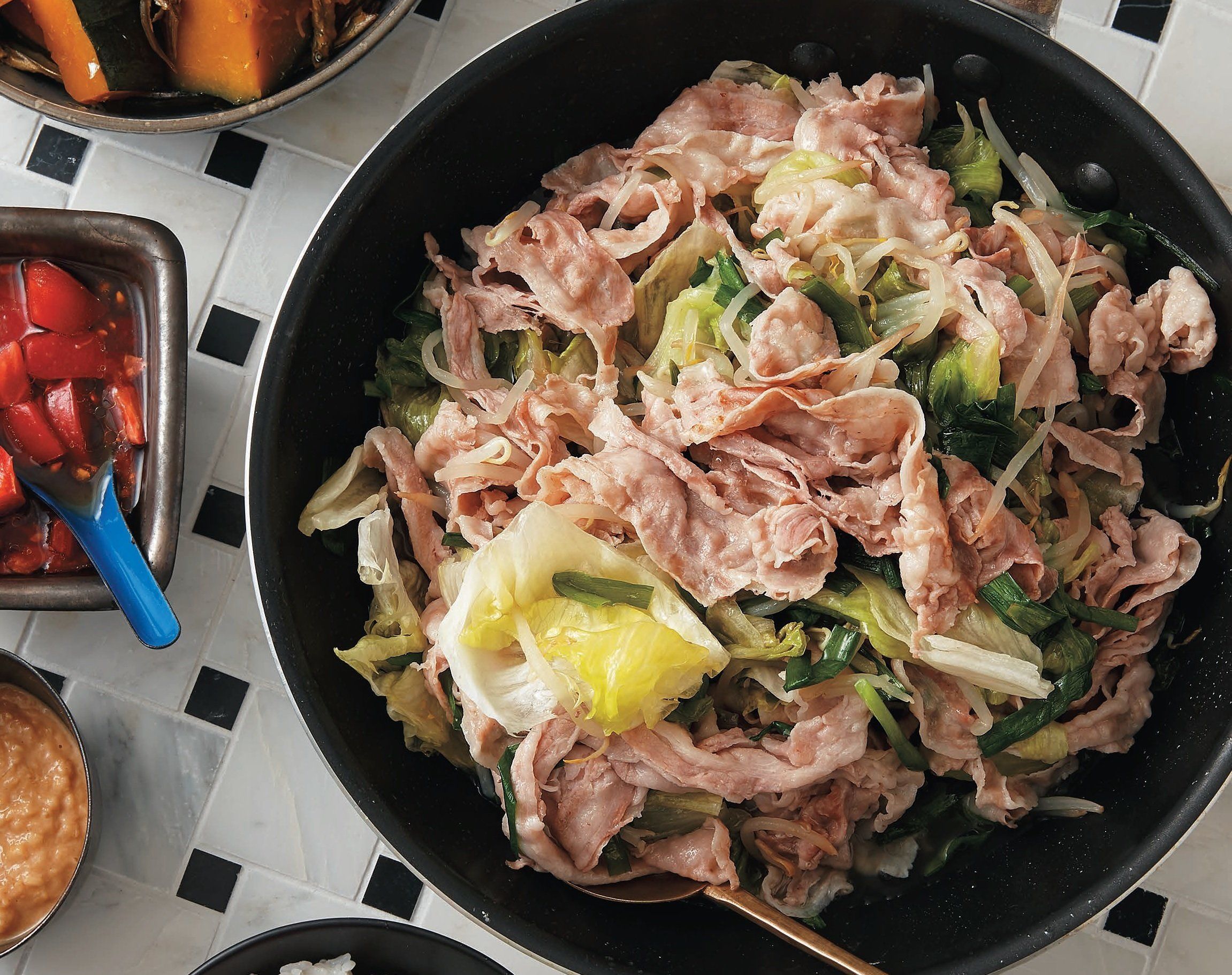 2つのうまだれでパンチをプラス！豚とレタスの蒸ししゃぶしゃぶ