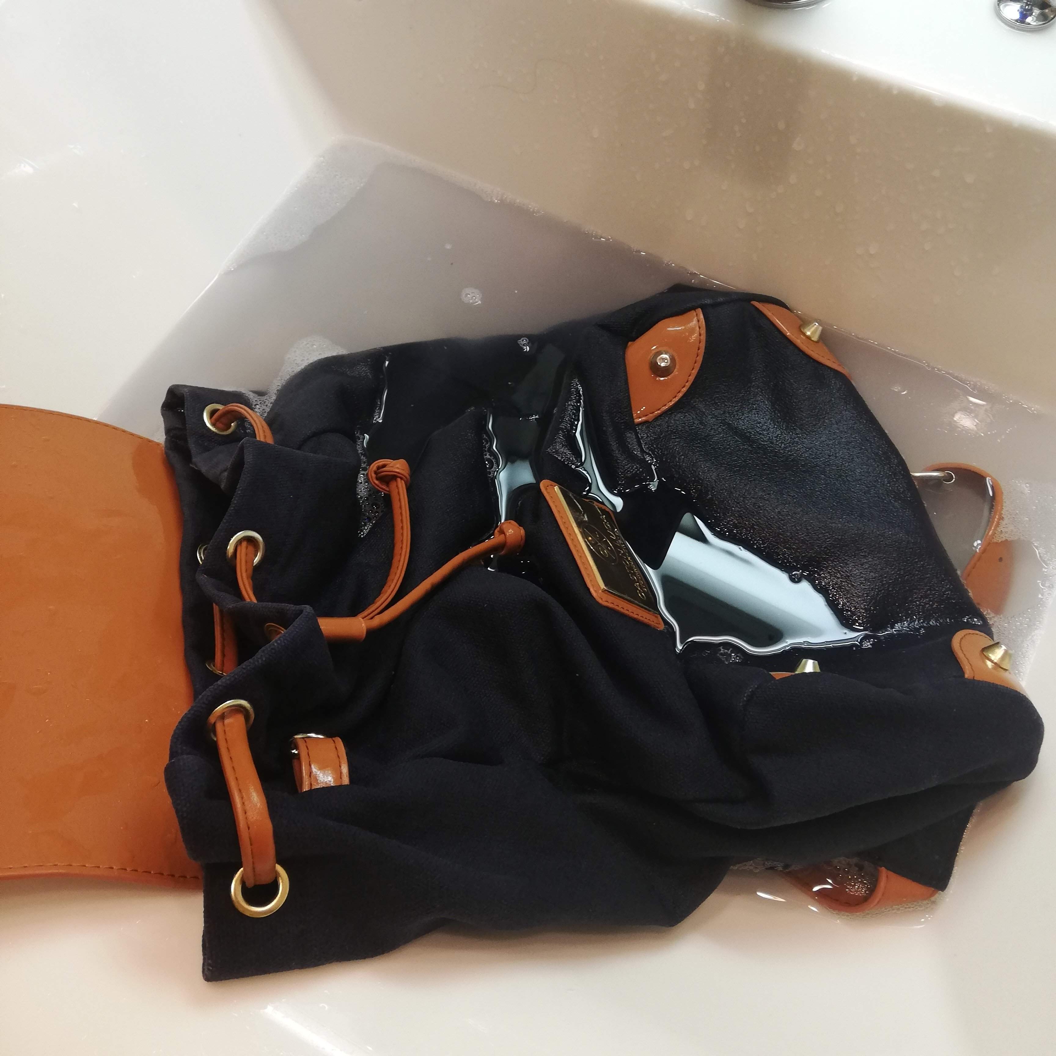 【閲覧注意】バッグって洗ってる？1年使ったリュックを洗ってみたら衝撃だった