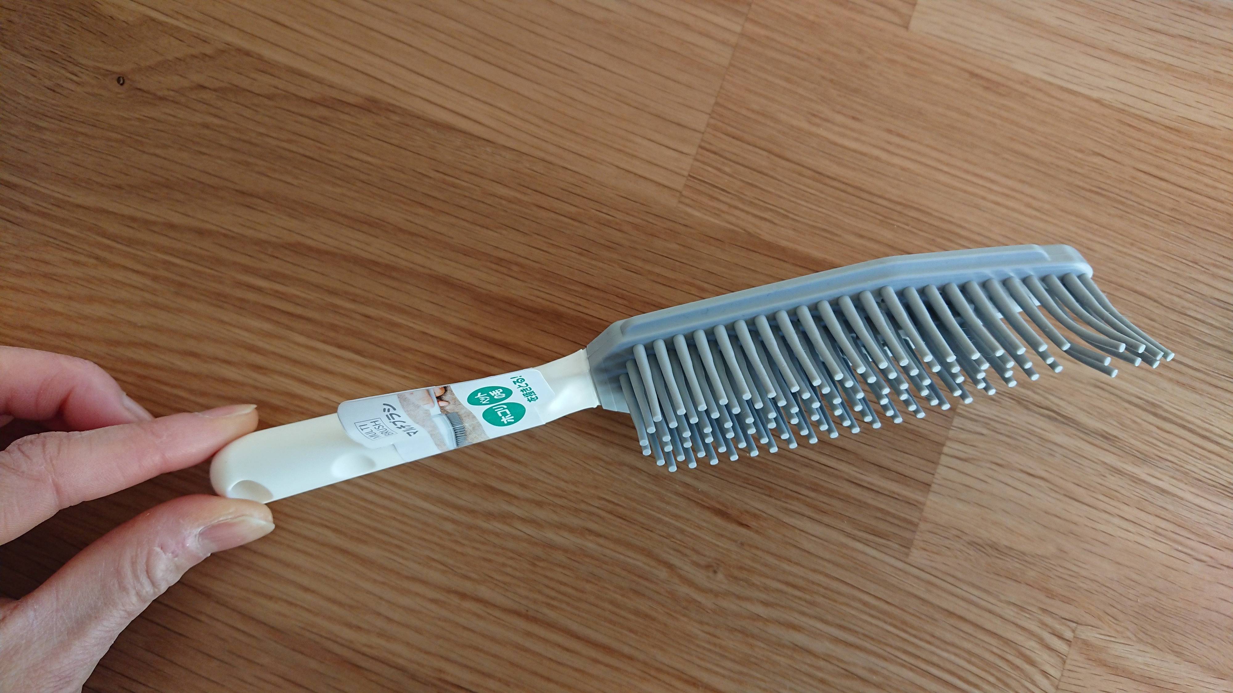 やみつきになるほどホコリや毛がとれる！すぐれもの「マルチブラシ」