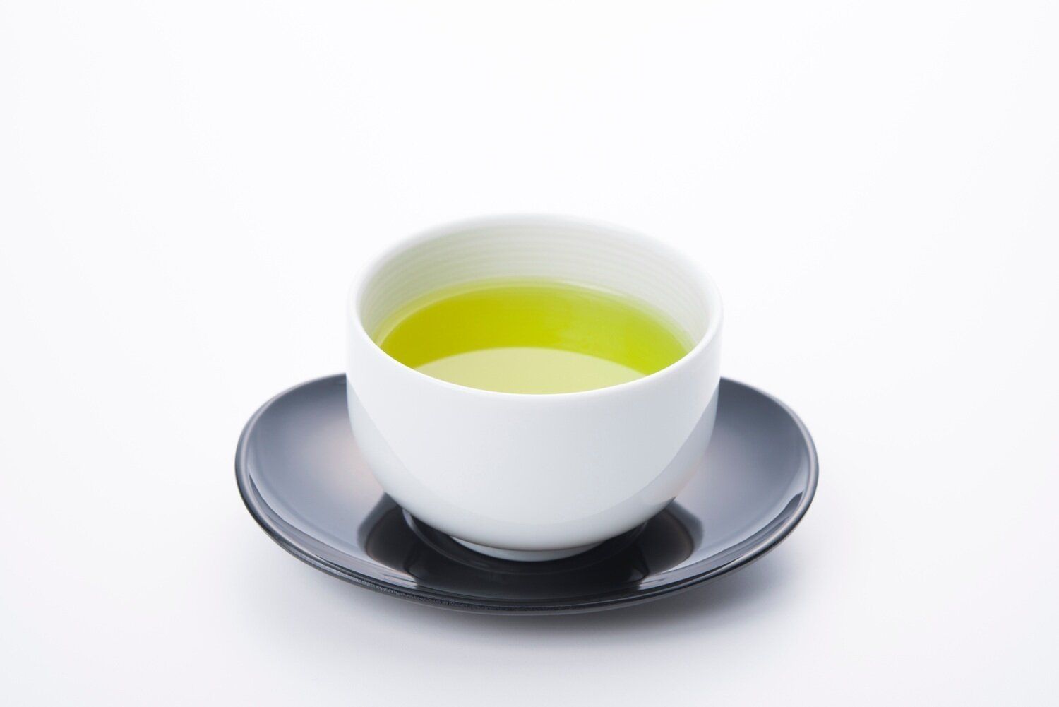 【管理栄養士監修】賞味期限切れの「お茶」はいつまで飲める？茶葉、ペットボトル、水出ししたお茶それぞれ解説