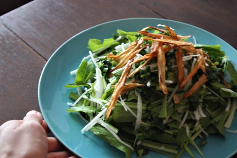 しなびた野菜や皮は”揚げる”とじつはおいしいって知ってた!?捨てがち野菜の大満足サラダ