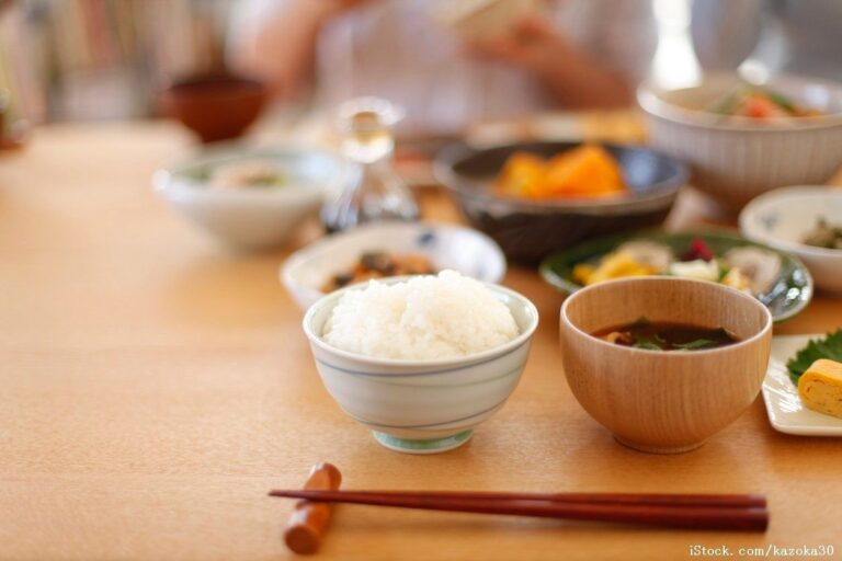 コーン缶の汁でみそ汁が作れちゃう⁉毎日飲んでも飽きない意外なみそ汁のだし3選