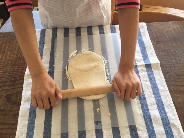 子どもとのおうち時間。何かチャレンジしたいなと思ったら、一緒にピザを焼いてみない？