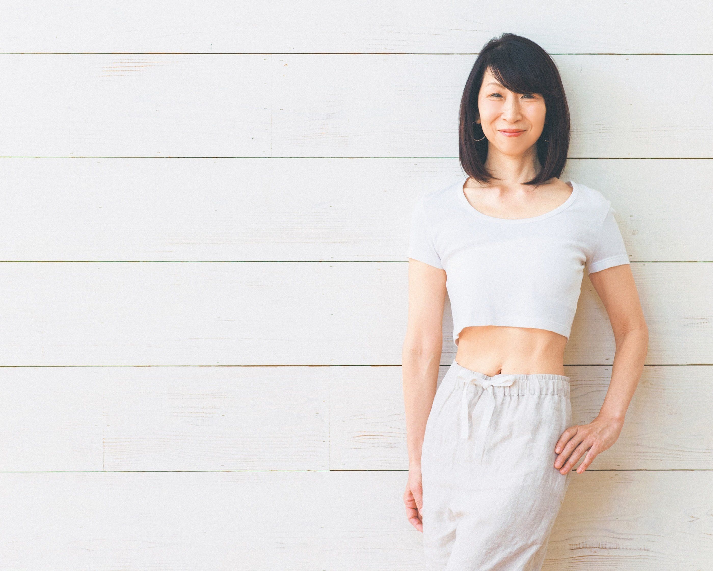 【おうち時間に】1日1分1週間で効果が見える！”お腹へこますだけ”ダイエット！