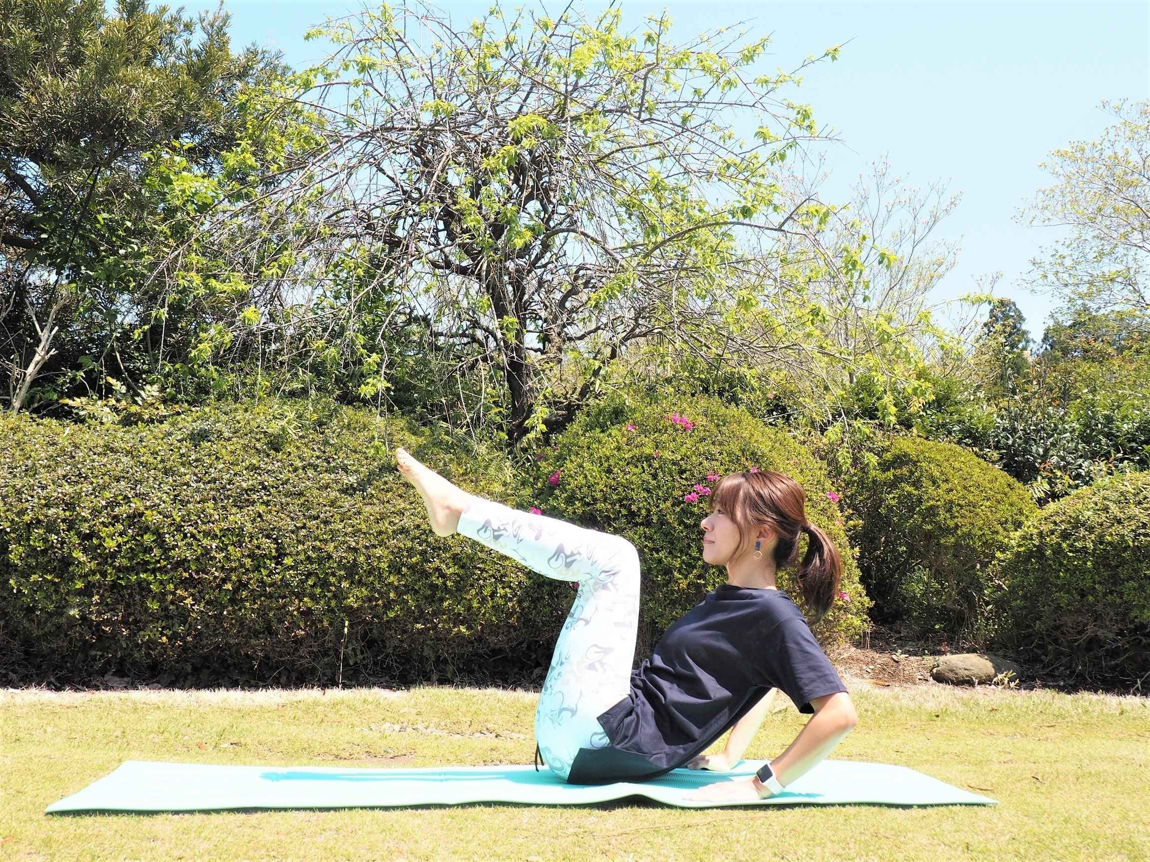 自粛生活で下腹が…アラフォーヨガ講師が実践している「下腹ぽっこり撃退」宅トレ