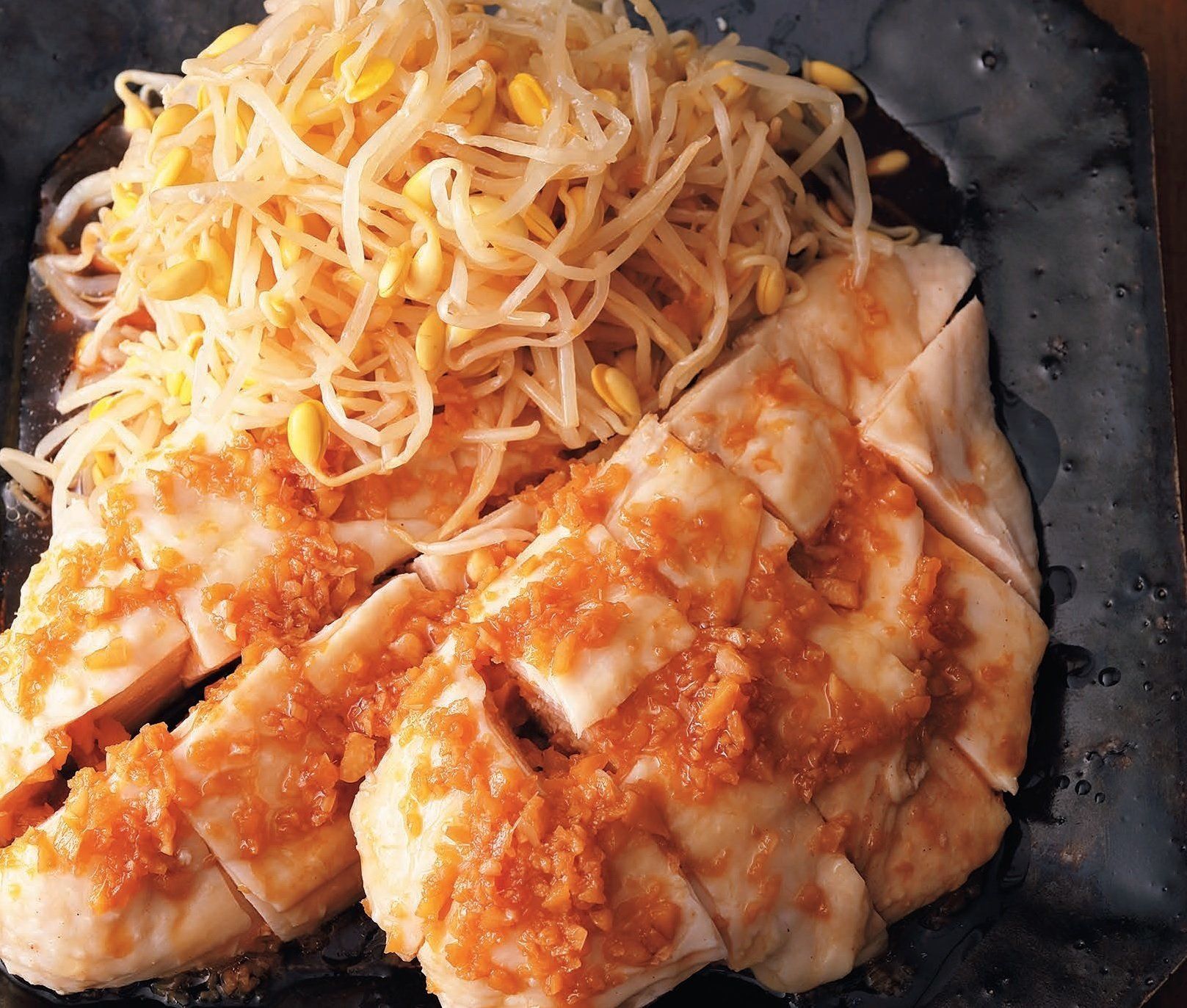 しっとりした鶏肉と甘酸っぱいたれでおいしさ◎！レンチンよだれ鶏