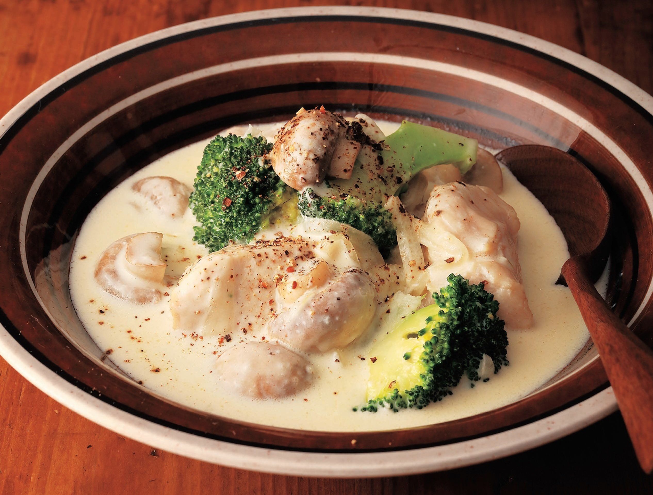 クリーミーでうまみたっぷり！鶏とブロッコリーのレンジクリーム煮