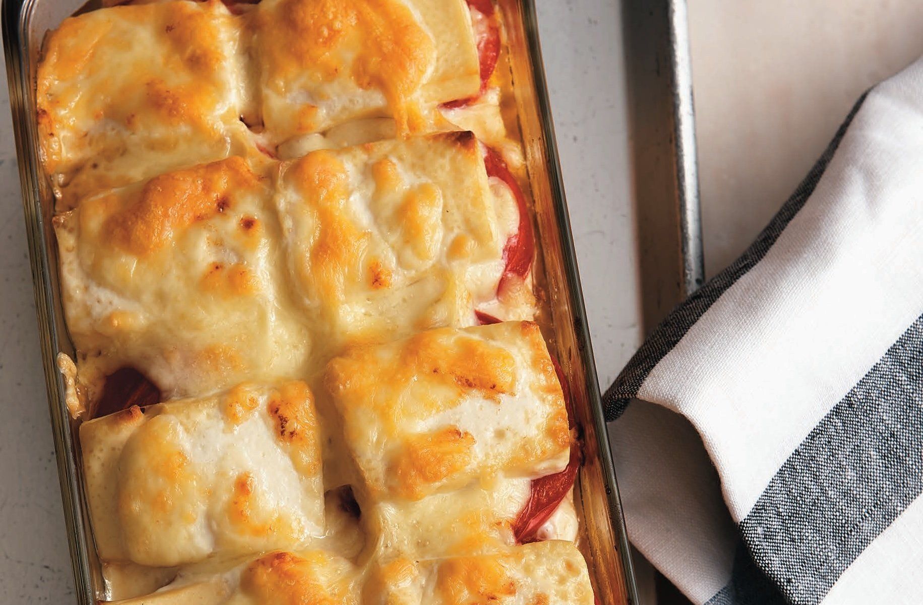 トマトとチーズも重ねてボリュームMAX！豆腐のラザニア風重ね焼き