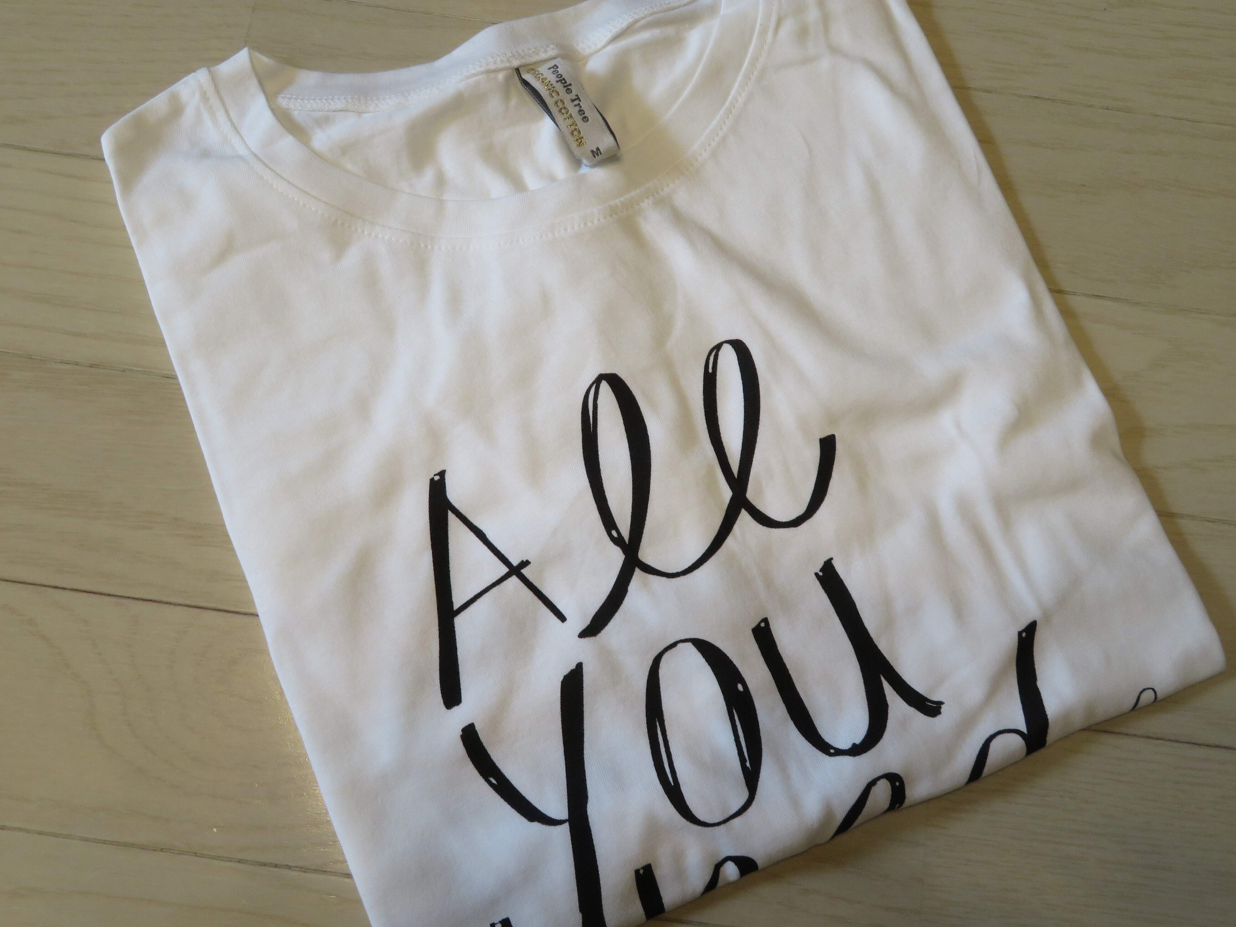 「高すぎない？」4,900円のロゴ入りTシャツを買う深い理由