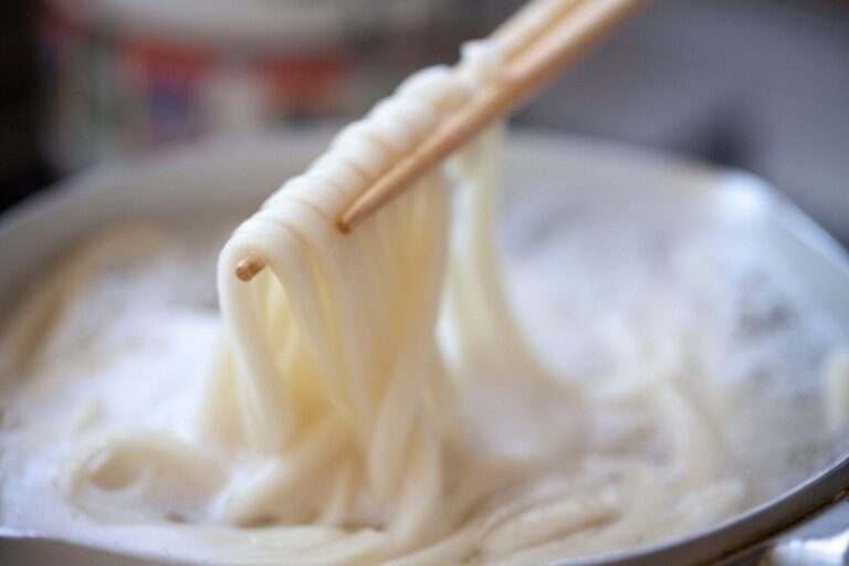 【管理栄養士監修】賞味期限切れの「うどん」はいつまで食べられる？ゆで麺・生麺・冷凍に分けて解説！