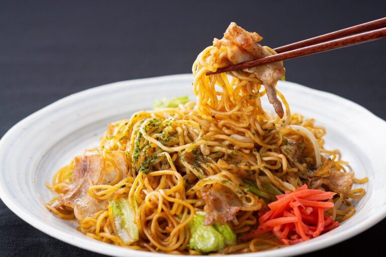 【管理栄養士監修】賞味期限切れの「焼きそば」はいつまで食べられる？冷凍したものは？