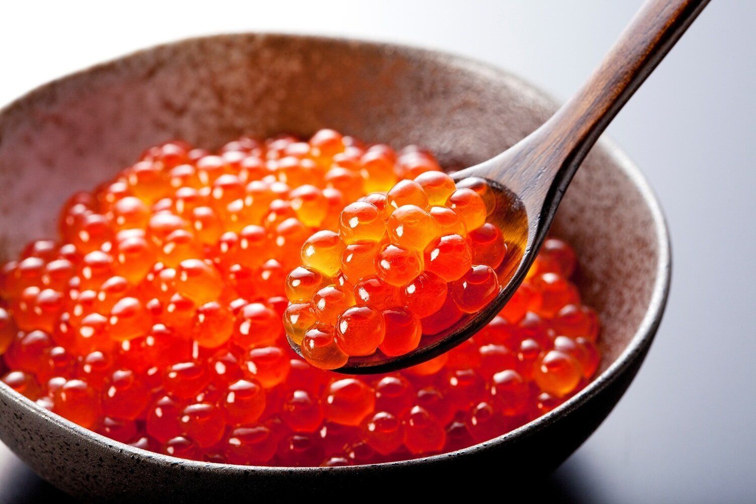 【管理栄養士監修】賞味期限切れの「いくら」はいつまで大丈夫？冷凍したものは？