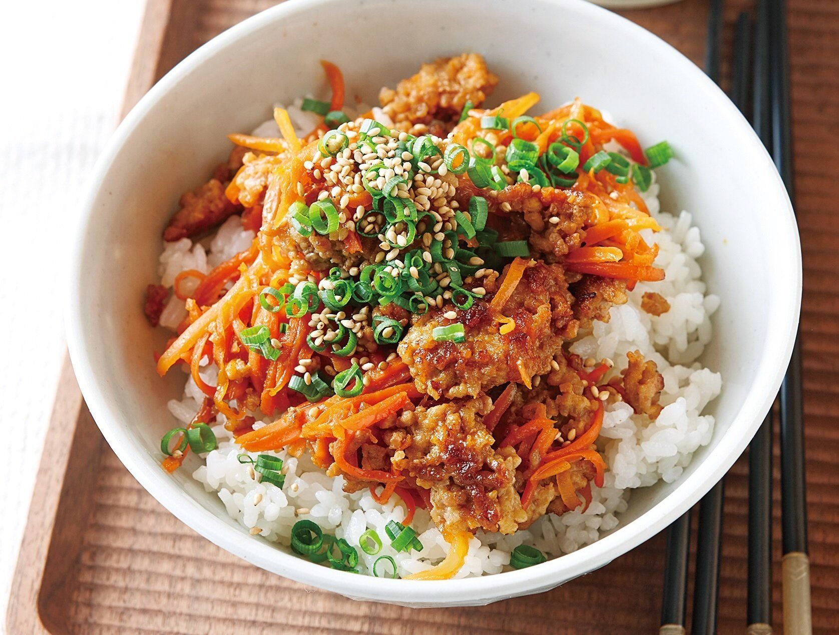 甘みの増したにんじんでお代わり！ひき肉とにんじんの韓国風炒めどんぶり