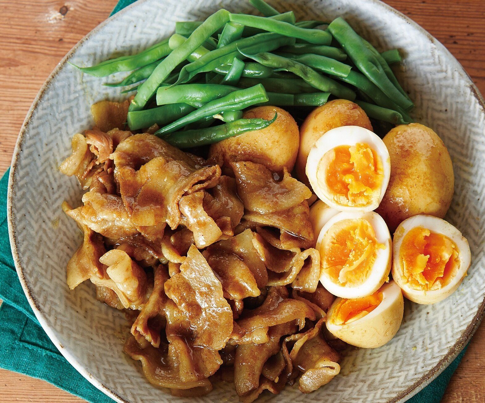 角煮風が薄切り肉で時短＆パンチある風味！豚肉とゆで卵のカレーじょうゆ煮