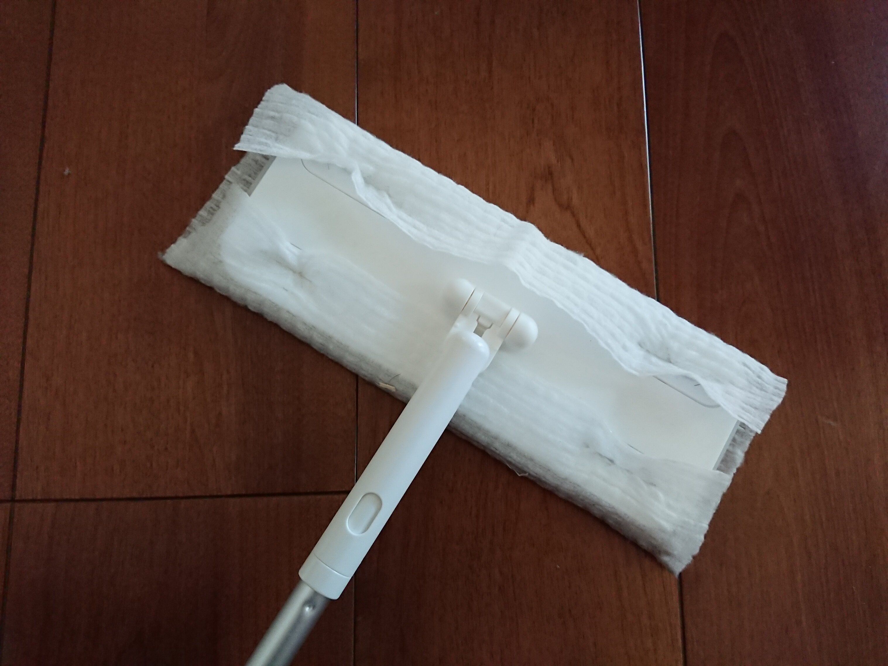 「凸凹が重要なんです！」ニトリのフローリングワイパーがひと味違う理由とは？