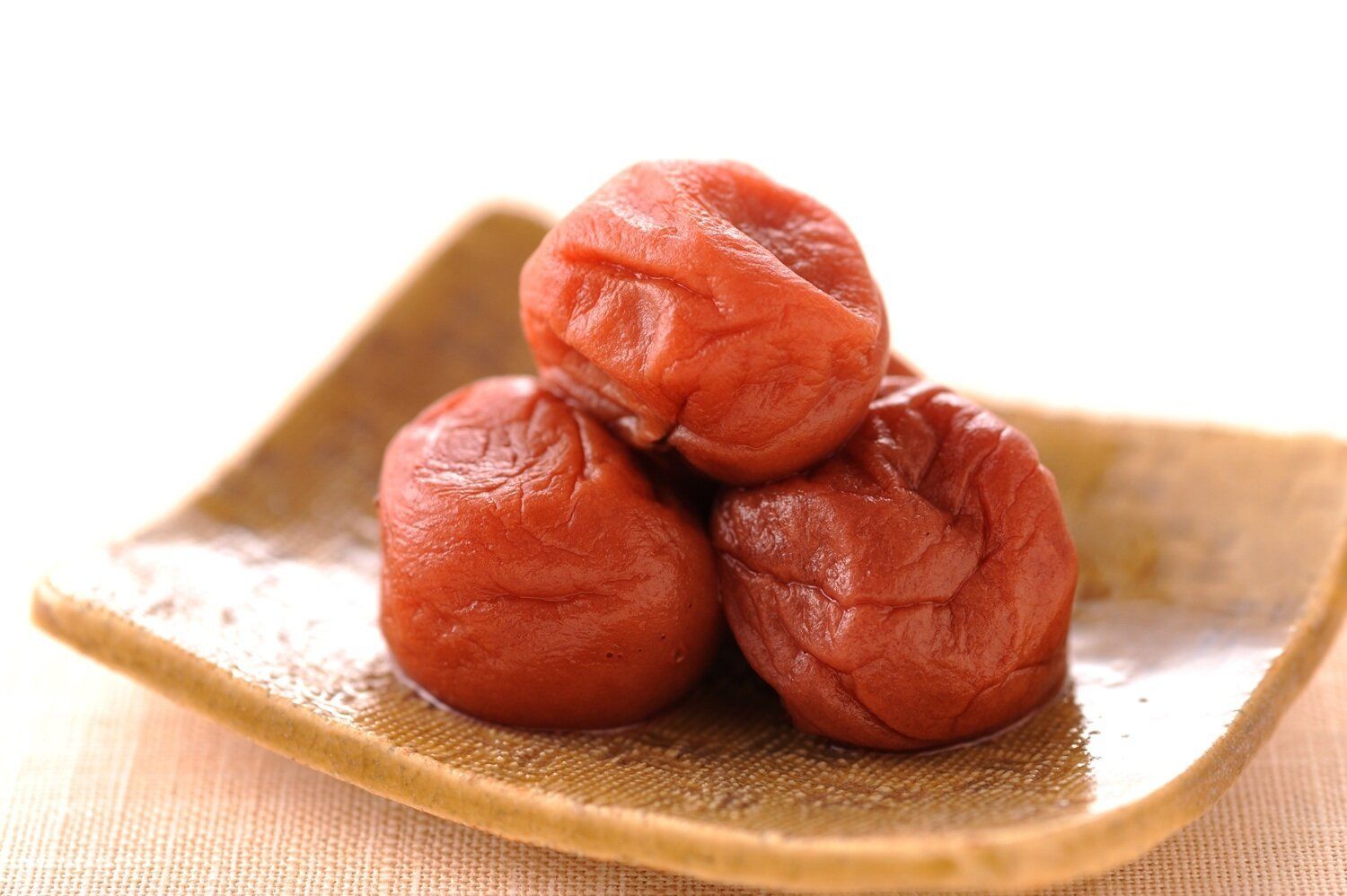 【管理栄養士監修】賞味期限切れの「梅干し」はいつまで食べられる？開封状態に分けて解説