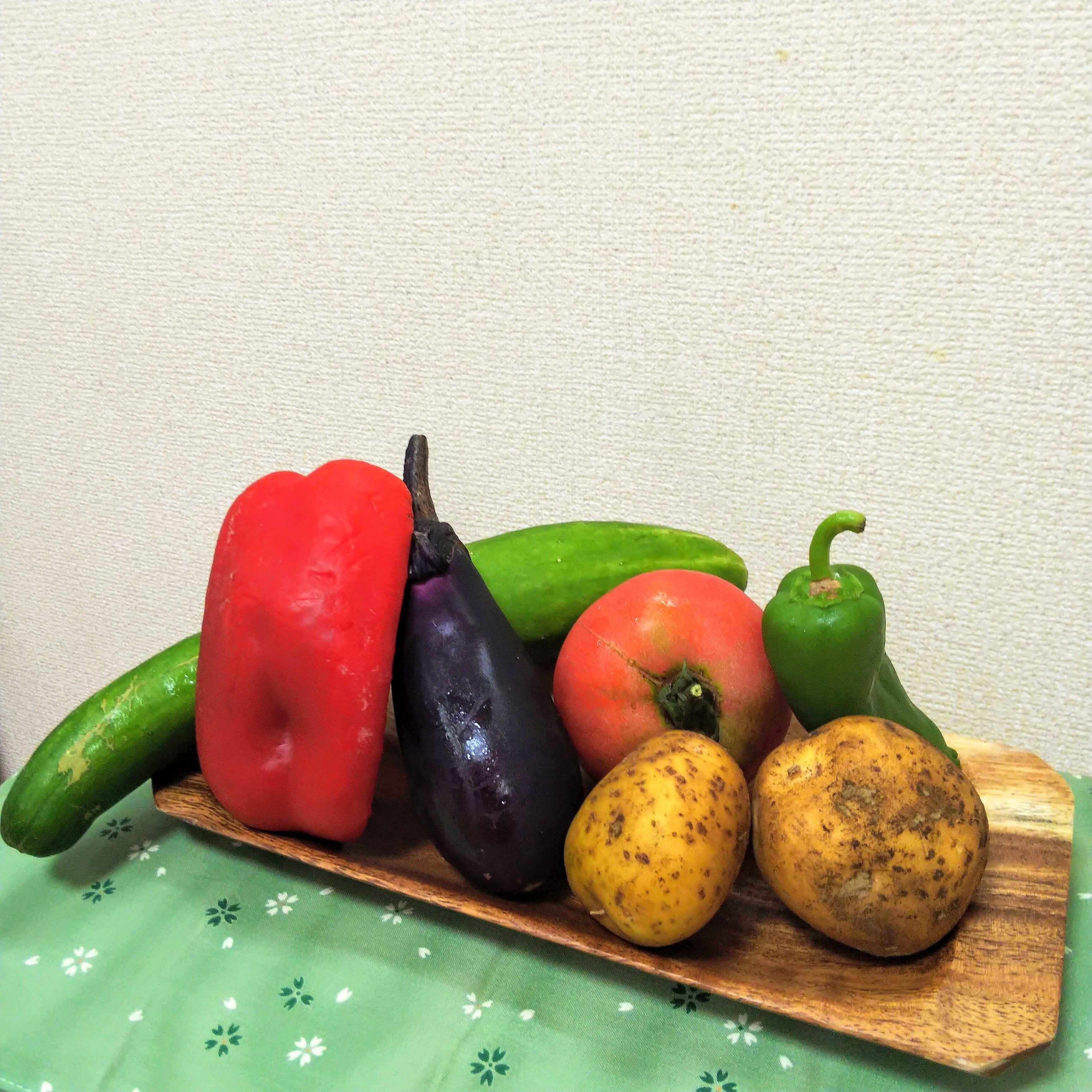 切って漬けるだけ！カラフルな夏野菜の副菜レシピ２つ