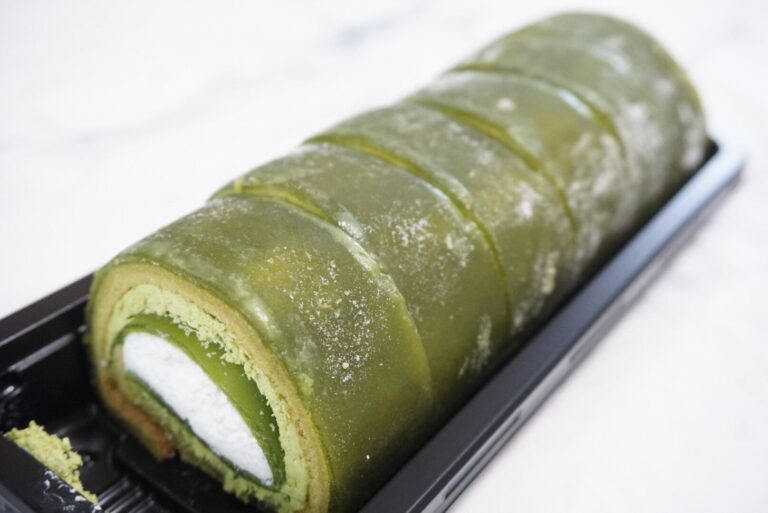 【ローソン】「お抹茶もちもち もち食感ロール」は１つ食べると止まらないモチモチ食感！