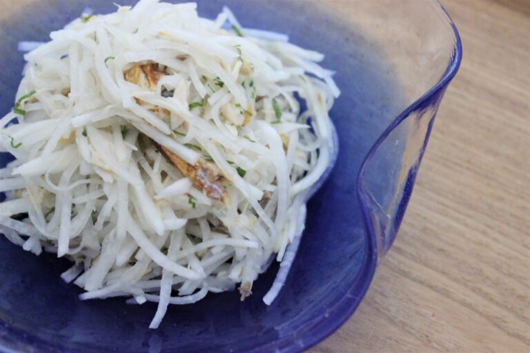 こんがり焼いて和えるだけ！いつもの焼き魚を「ボリュームサラダ」にしてみない？