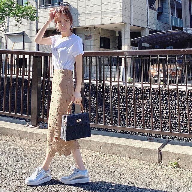 無地のTシャツをぐっとおしゃれに着こなす方法