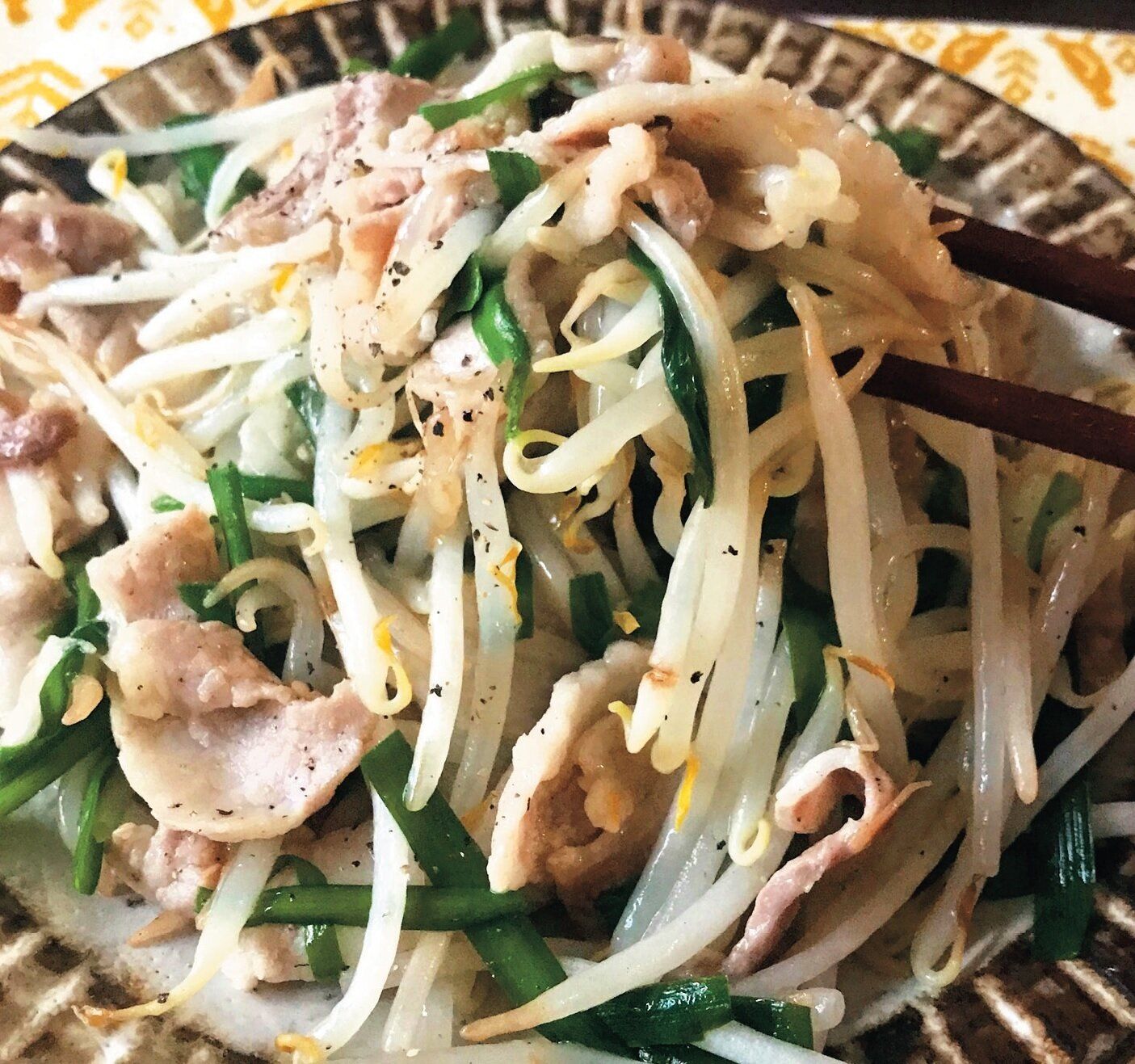 中国料理屋さんの味がスピーディに！豚バラとにらもやしのとろみ炒め