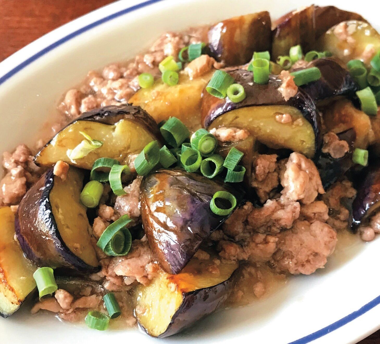 こっくり味でご飯が止まらない！なすとひき肉のとろみめんつゆ炒め