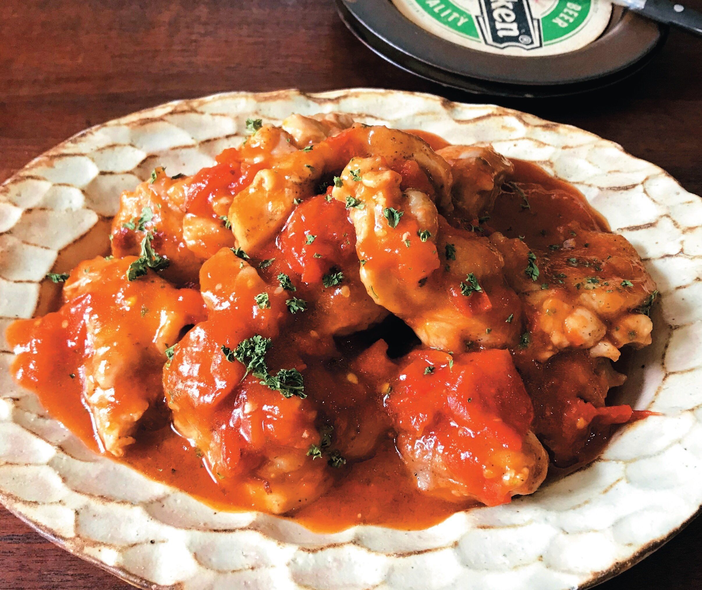 トマトの酸味と絶妙マッチでリッチな味に！鶏の甘辛トマト煮