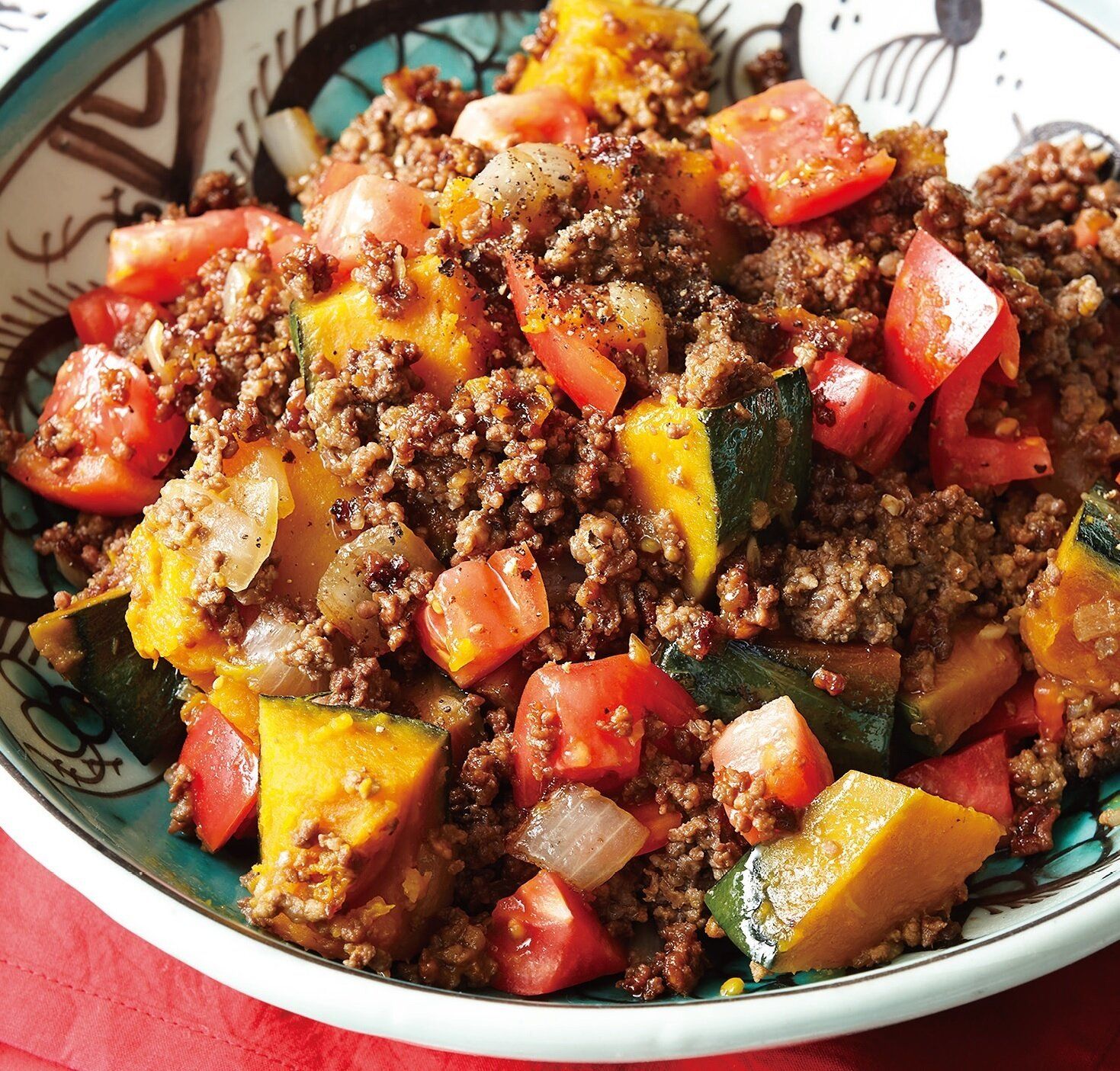 仕上げのトマトで後味すっきり軽やか♪ひき肉とかぼちゃのトマト炒め