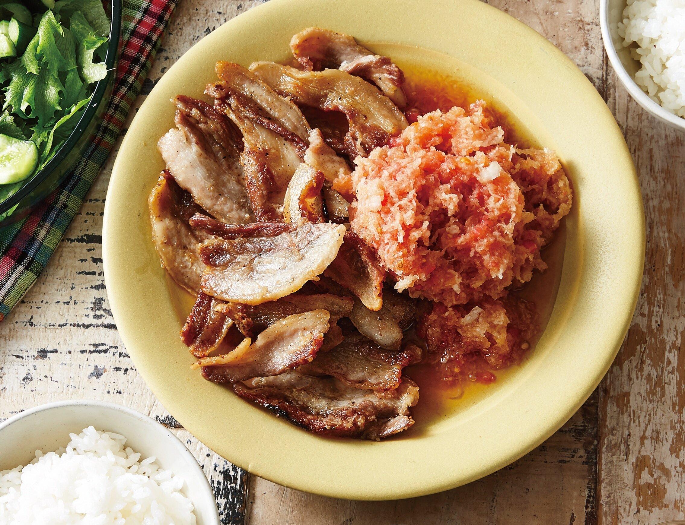 豚バラ＆トマトおろしがベストマッチ！カリカリ豚のトマトおろしのせ