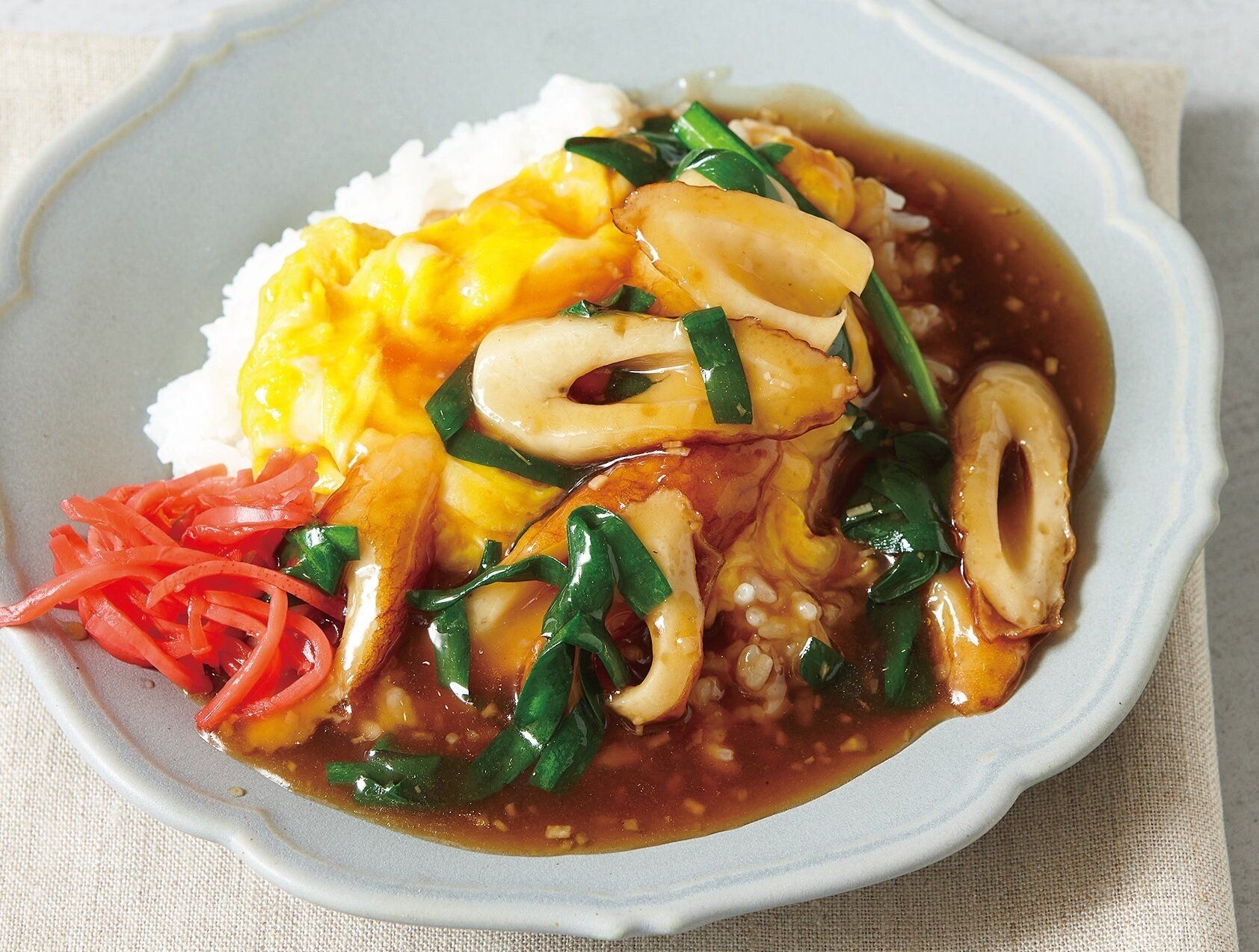 たんぱく質の卵とちくわを一緒に！とろとろ卵とちくわの中国風あんかけご飯