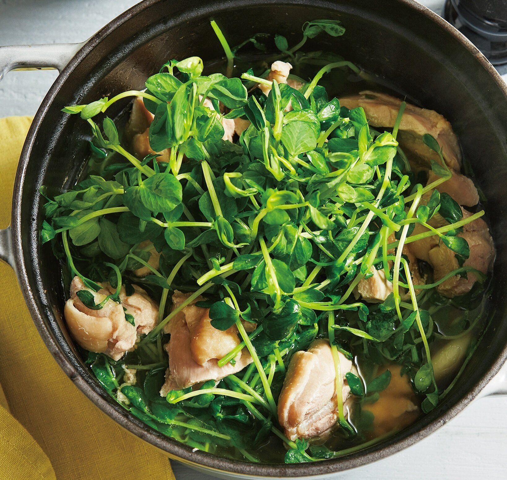 豆苗のβ-カロテン＆鶏のビタミンB群がうれしい！鶏肉と豆苗のさっと煮