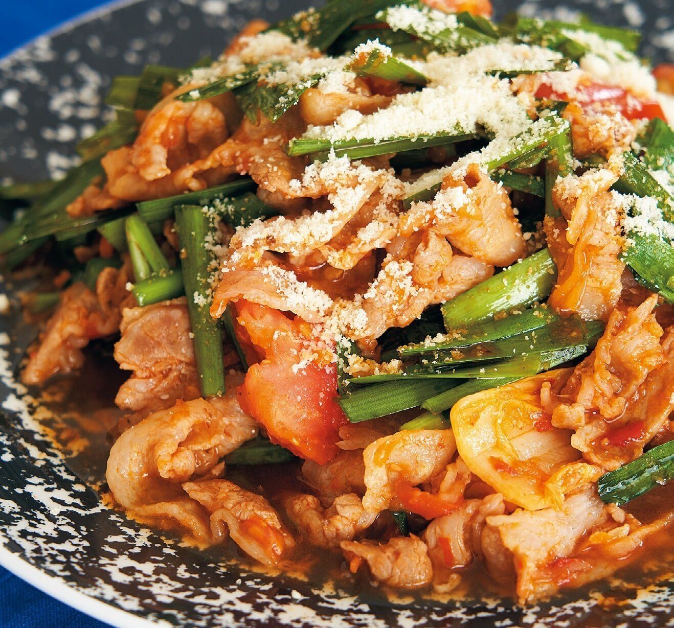 酸味とこくが絶妙でご飯もビールも進む進む♪豚トマキムチーズ炒め