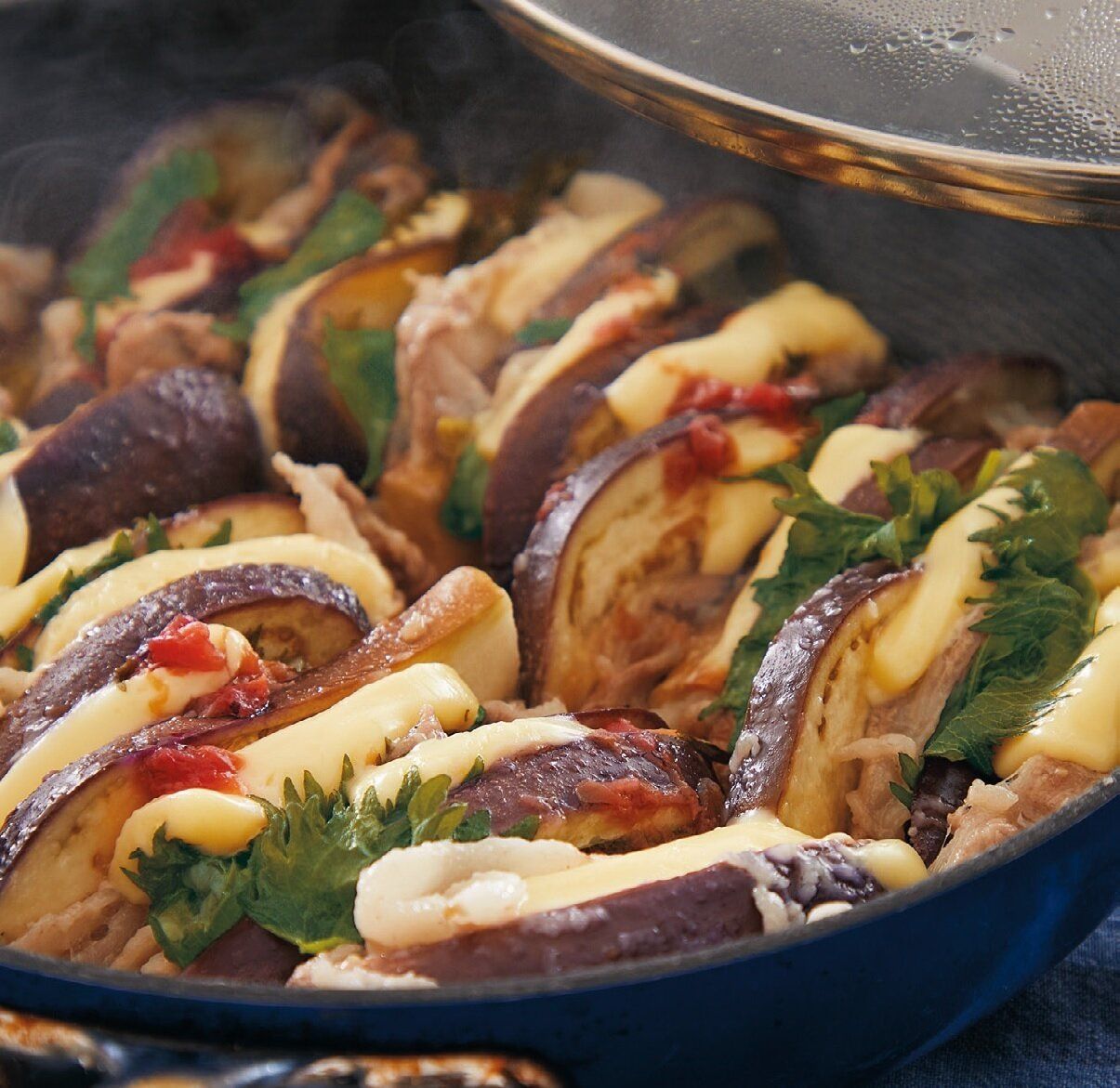 食欲をそそる香り＆ジューシーさに感激！なす豚バラのチーズサンド蒸し