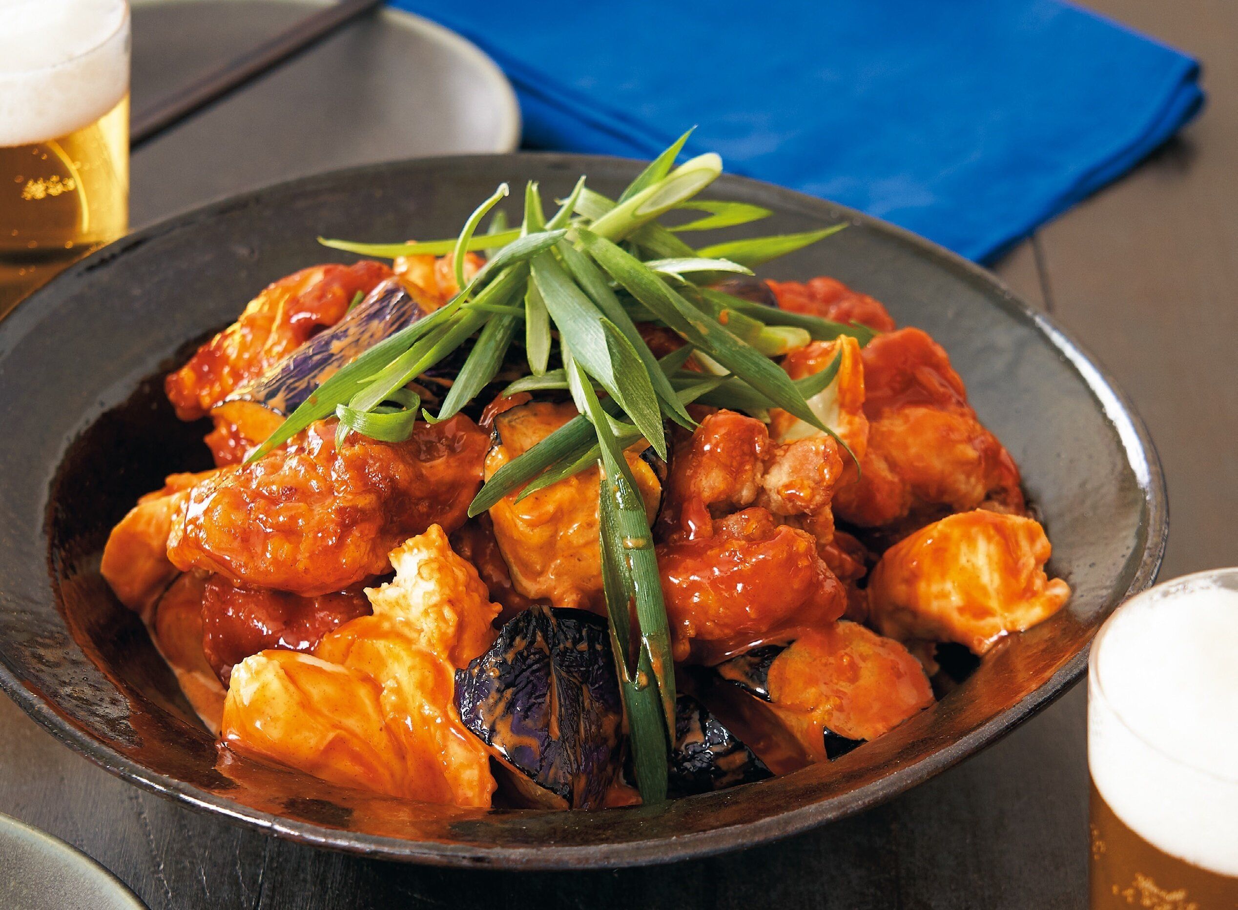 もっちりチーズがとろける魅惑のコラボ♪揚げなすチキンのコチュマヨあえ