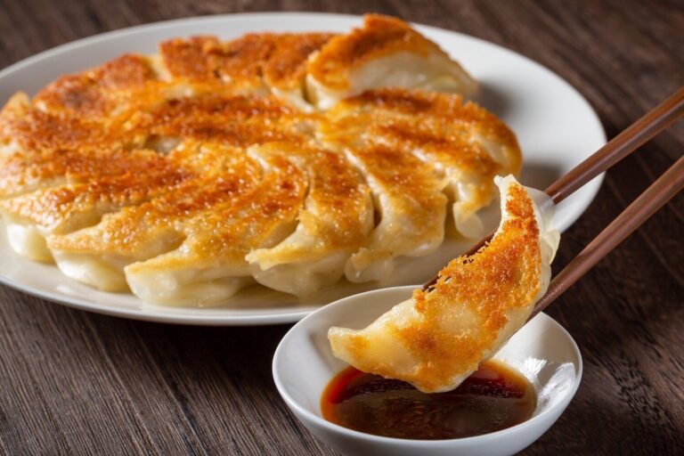 【管理栄養士監修】賞味期限切れの「餃子」はいつまで食べられる？手作り・冷凍したものは？