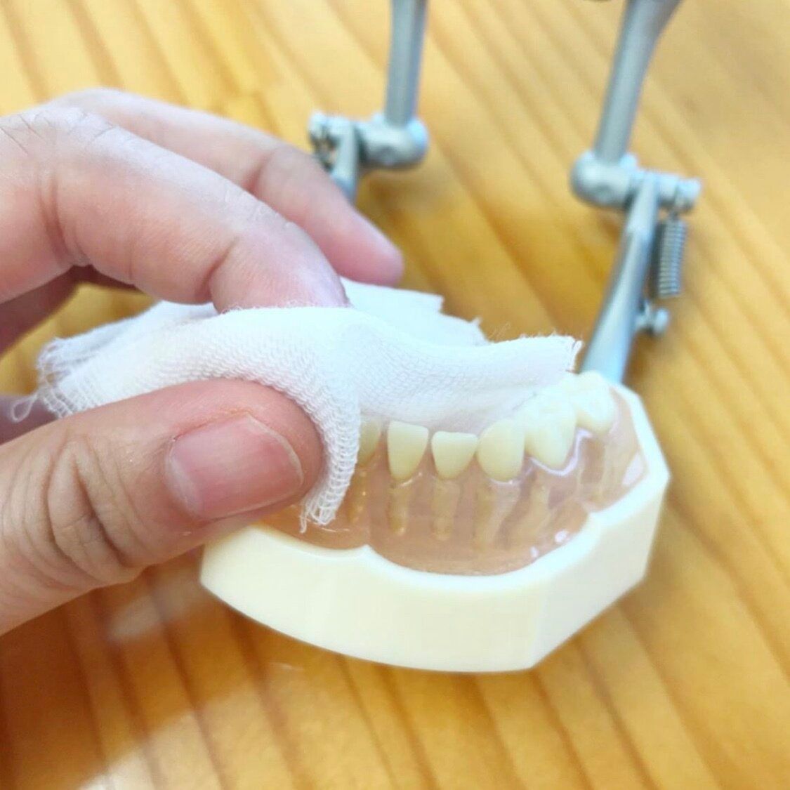 赤ちゃんの歯磨きはいつから始める？オススメの磨き方も！