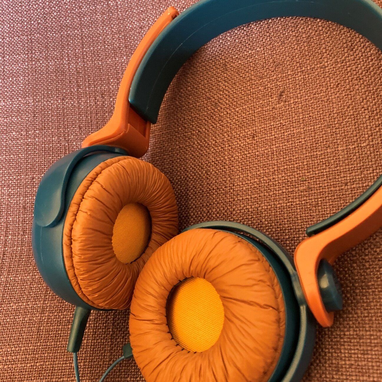 【ダイソー】本格的なヘッドホンが500円!?リモートワークにも使えると100均マニアも太鼓判