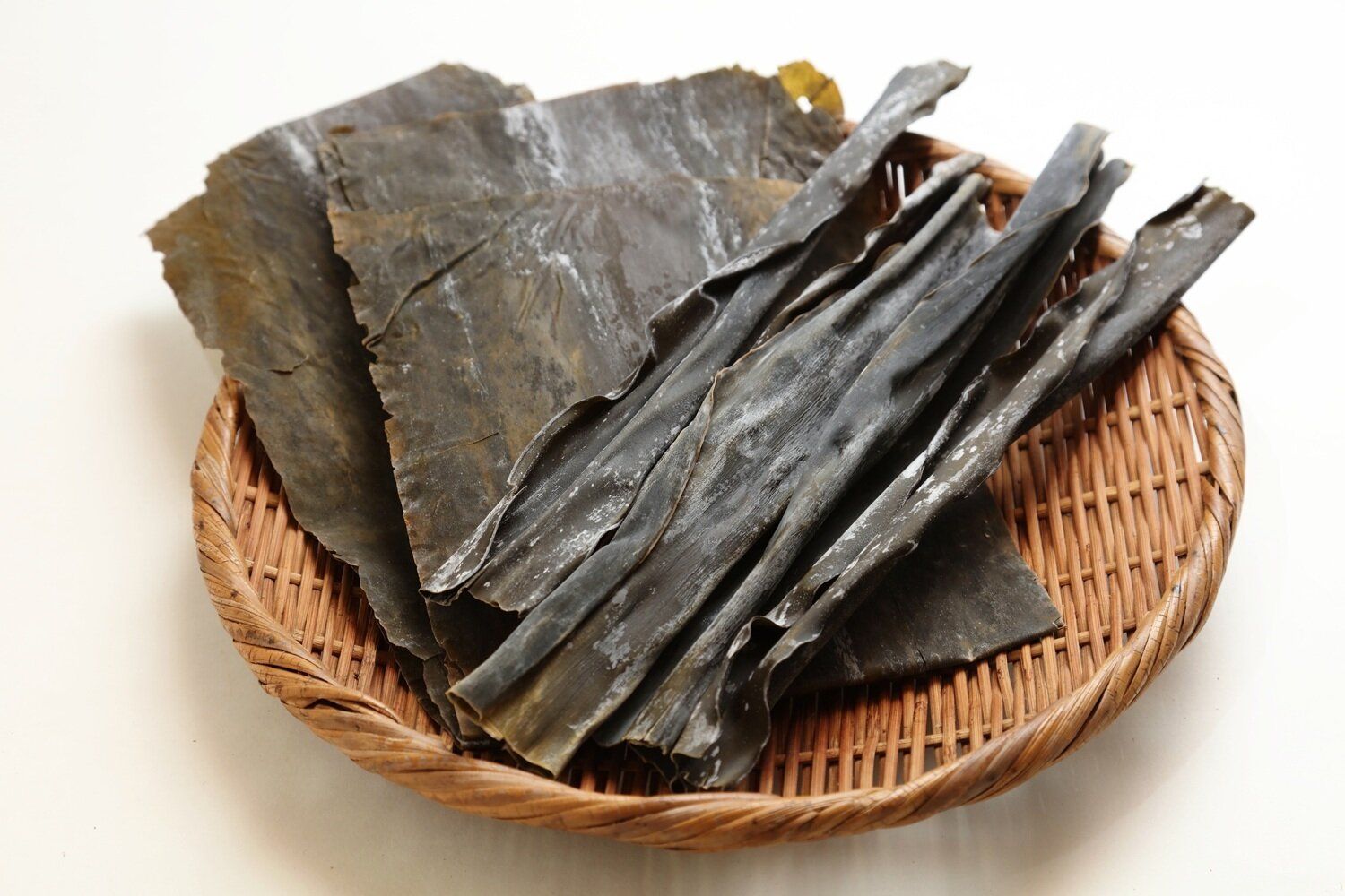 【管理栄養士監修】賞味期限切れの「昆布」はいつまで大丈夫？正しい保存方法は？