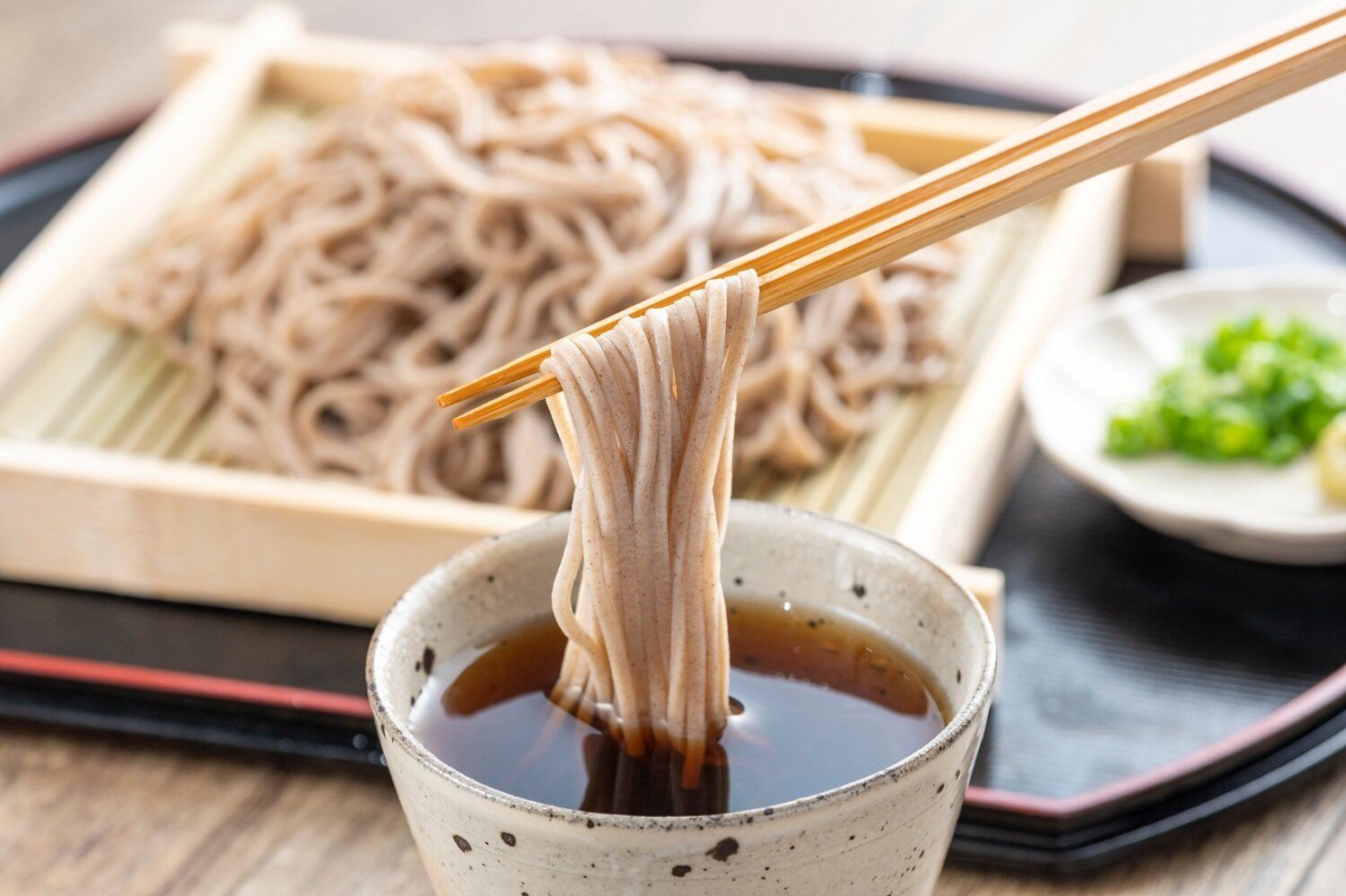【管理栄養士監修】賞味期限切れの「蕎麦（そば）」は冷蔵保存でいつまで食べられる？