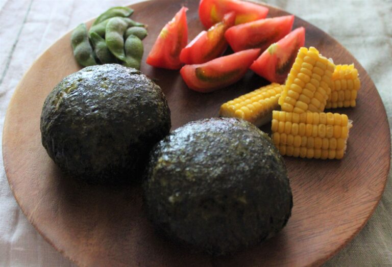 ボリュームたっぷり！鯖缶を使った爆弾おにぎりのつくり方