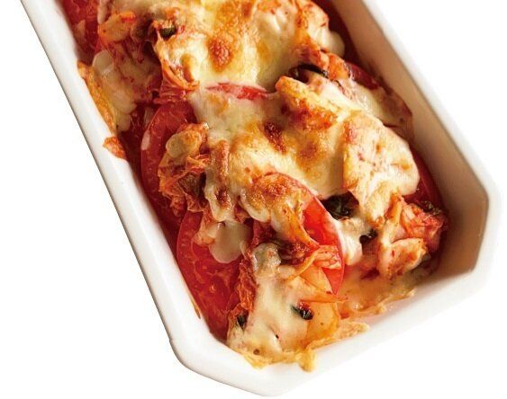 重ねて焼くだけ！トマトのキムチチーズ焼き