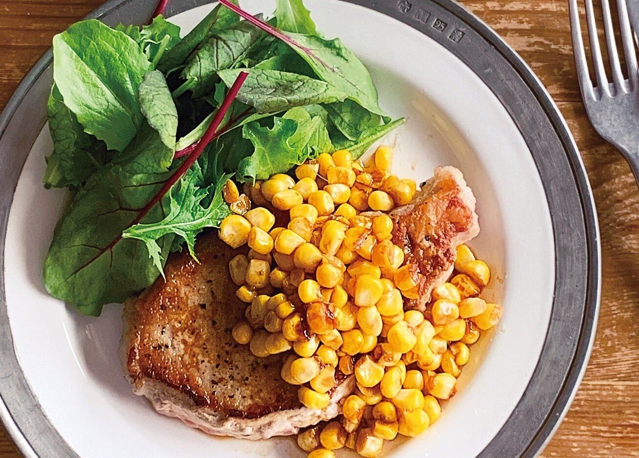 つぶつぶコーンのオンで肉が格上げ！バターコーンポークステーキ