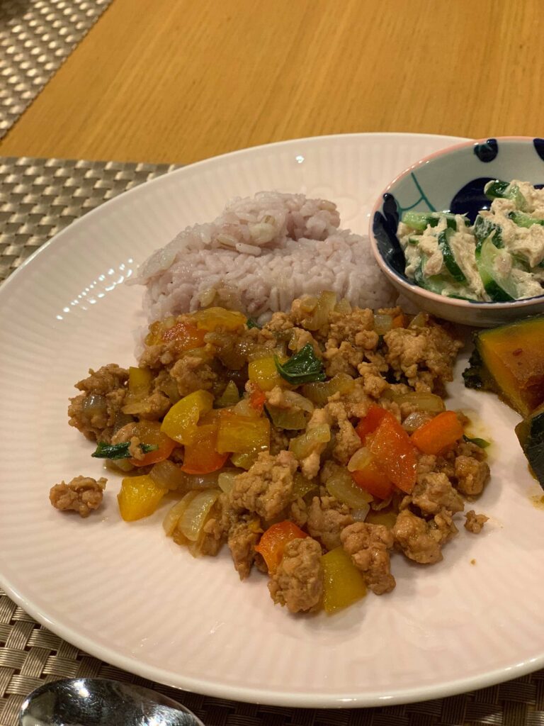 家にある材料でつくれる！辛くないダイエットガパオ