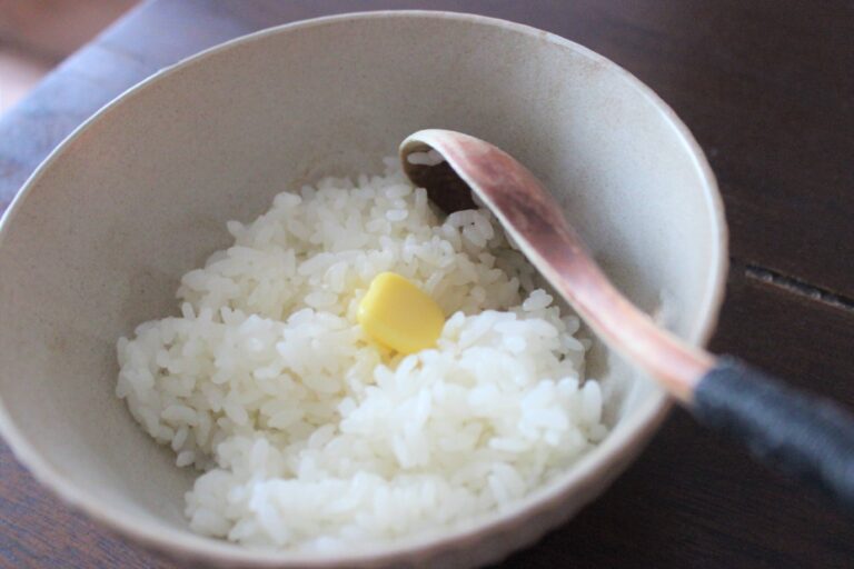 スープの素で外食気分！簡単すぎるシチューオムライス