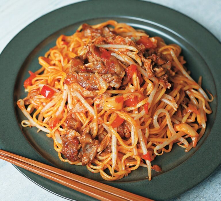 キムマヨ味で子どもががっついちゃう！キムチトマト焼きそば